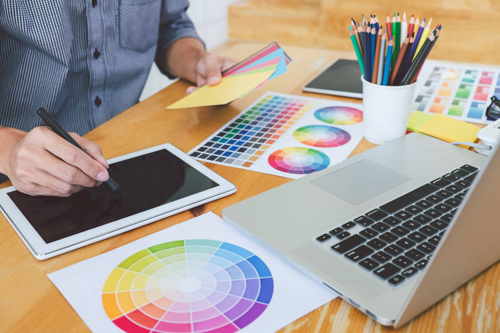 平面設計師的就業(yè)前景廣闊